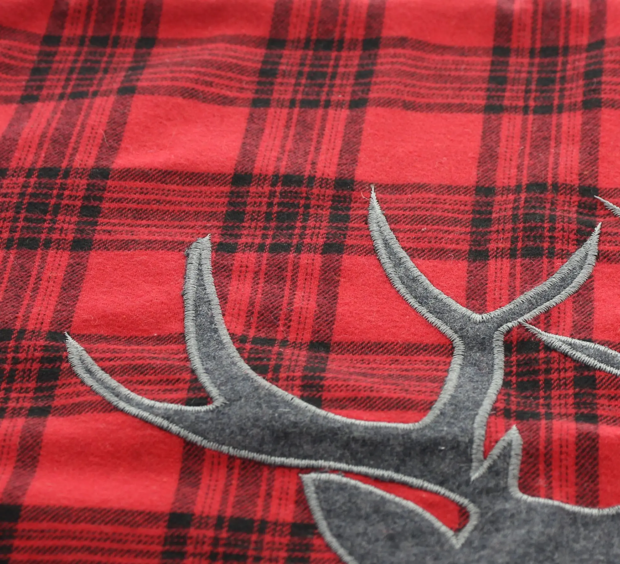 Acheter Housse de coussin "cerf -carreaux" dans la boutique en ligne de Frank Flechtwaren pour Coussins & remplissages Acheter Housse de coussin "cerf -carreaux" dans la boutique en ligne de Frank Flechtwaren pour Coussins & remplissages