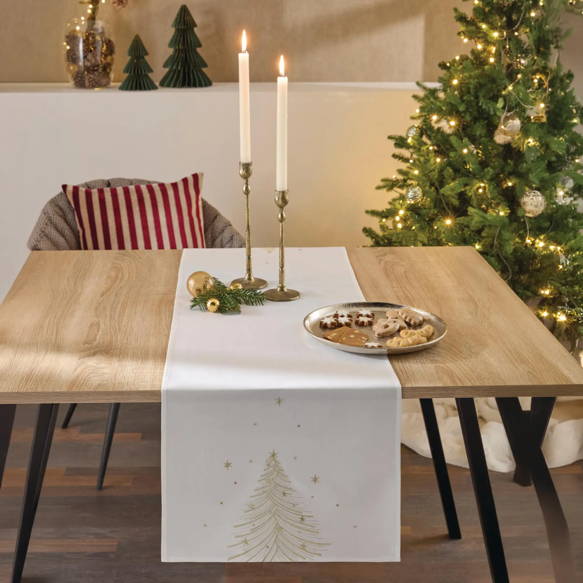 Acheter Chemin de table « Golden Christmas » dans la boutique en ligne de Frank Flechtwaren
