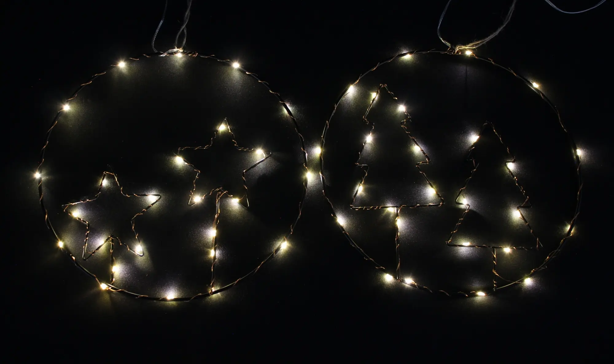 Acheter Lot de 2 suspensions LED "étoiles &amp; sapins"  dans la boutique en ligne de Frank Flechtwaren pour Décorations à suspendre
