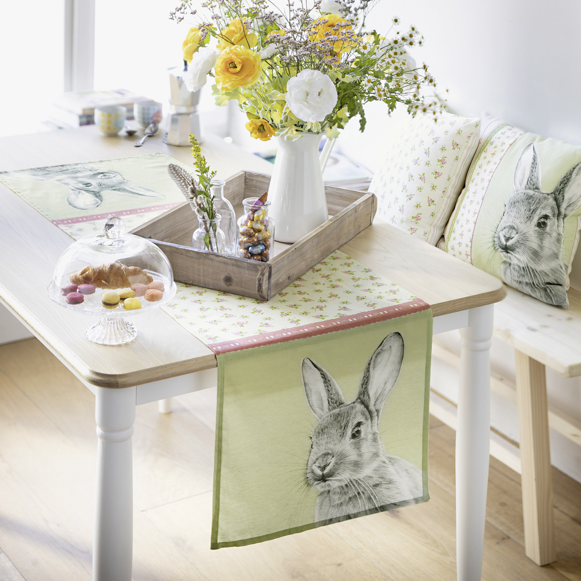 Acheter Chemin de table "lapin et fleur"  dans la boutique en ligne de Frank Flechtwaren pour Pâques