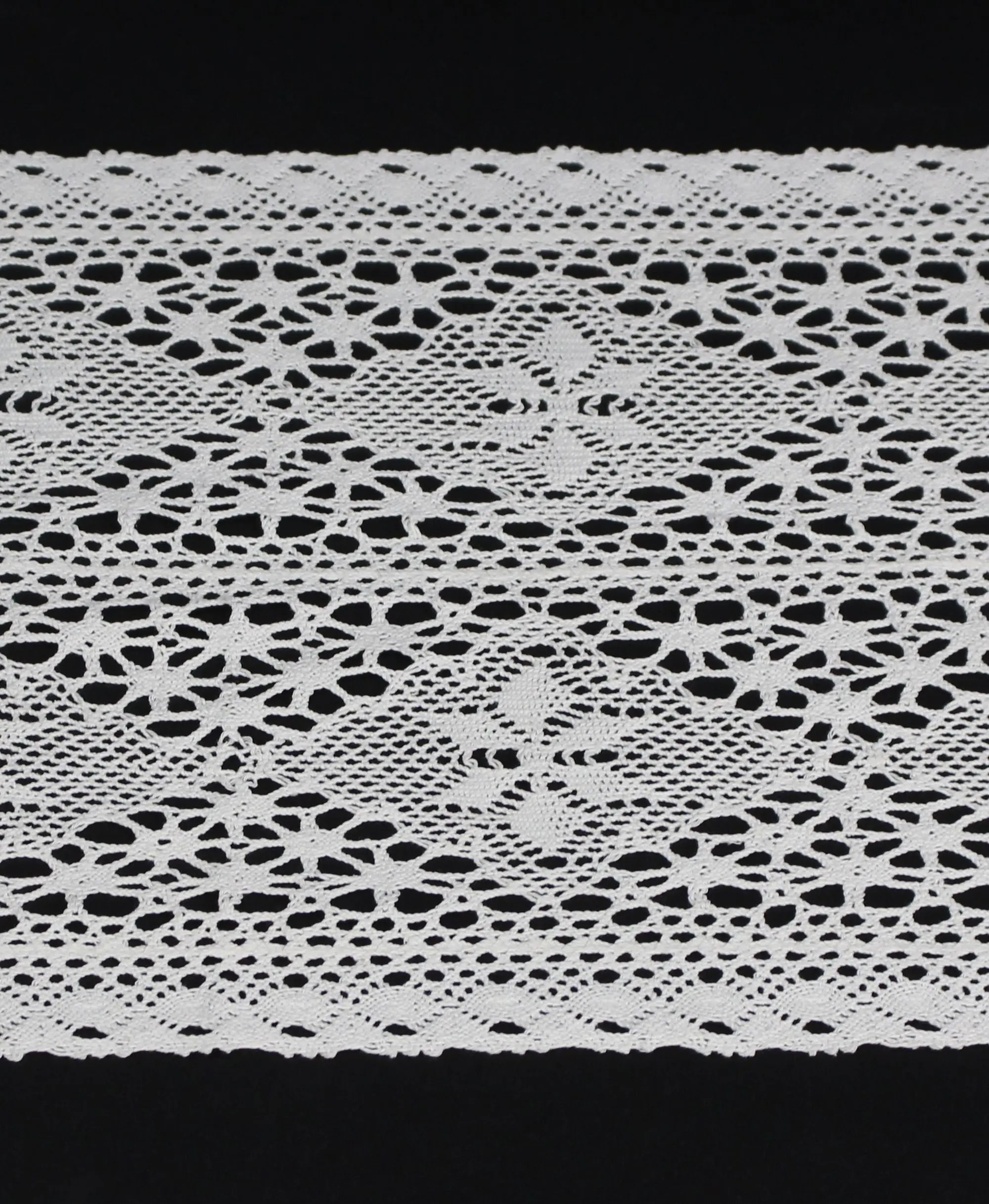 Acheter Chemin de table "fleurs crochetées"  dans la boutique en ligne de Frank Flechtwaren pour Chemins de table