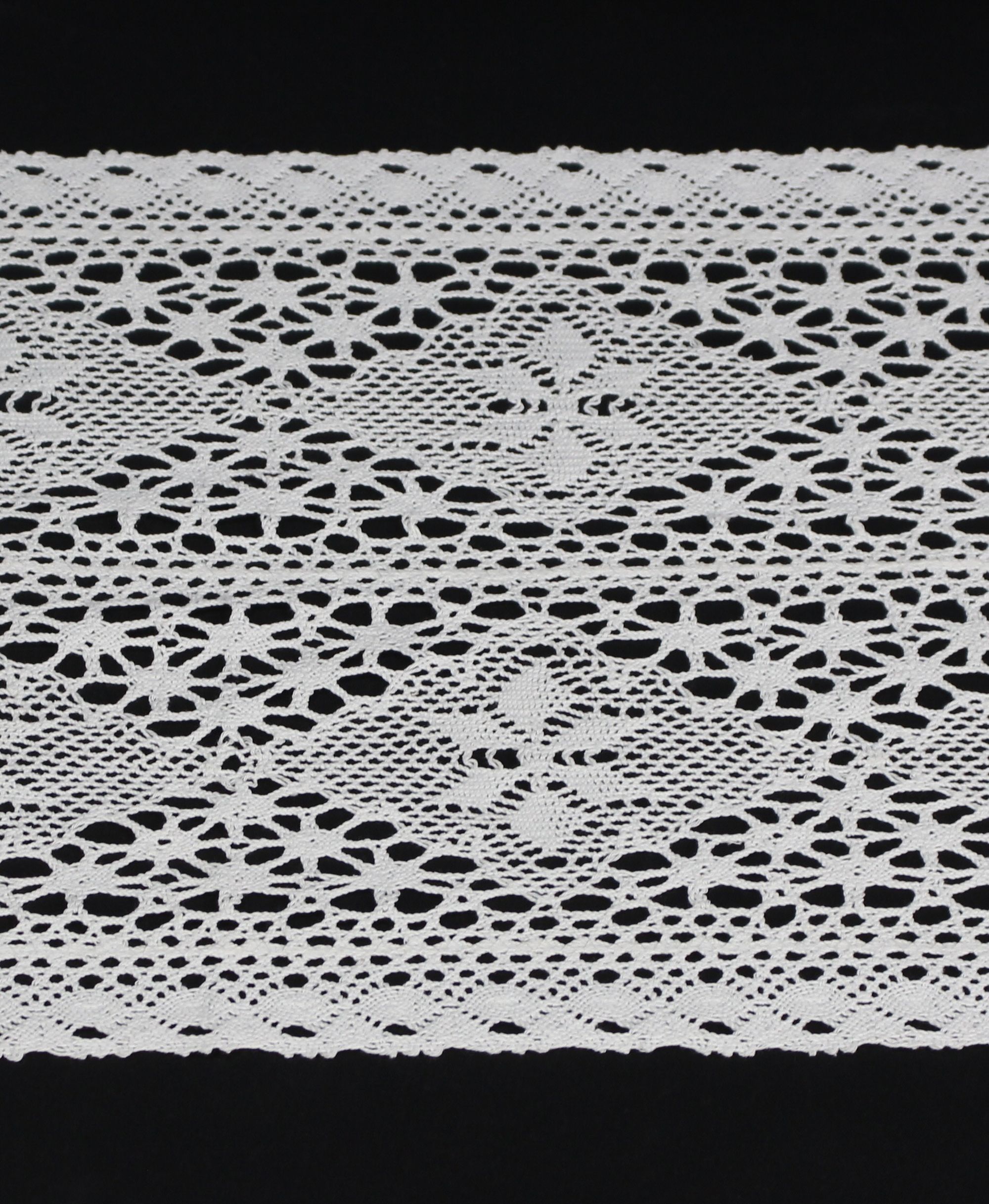 Acheter Chemin de table "fleurs crochetées"  dans la boutique en ligne de Frank Flechtwaren pour Chemins de table