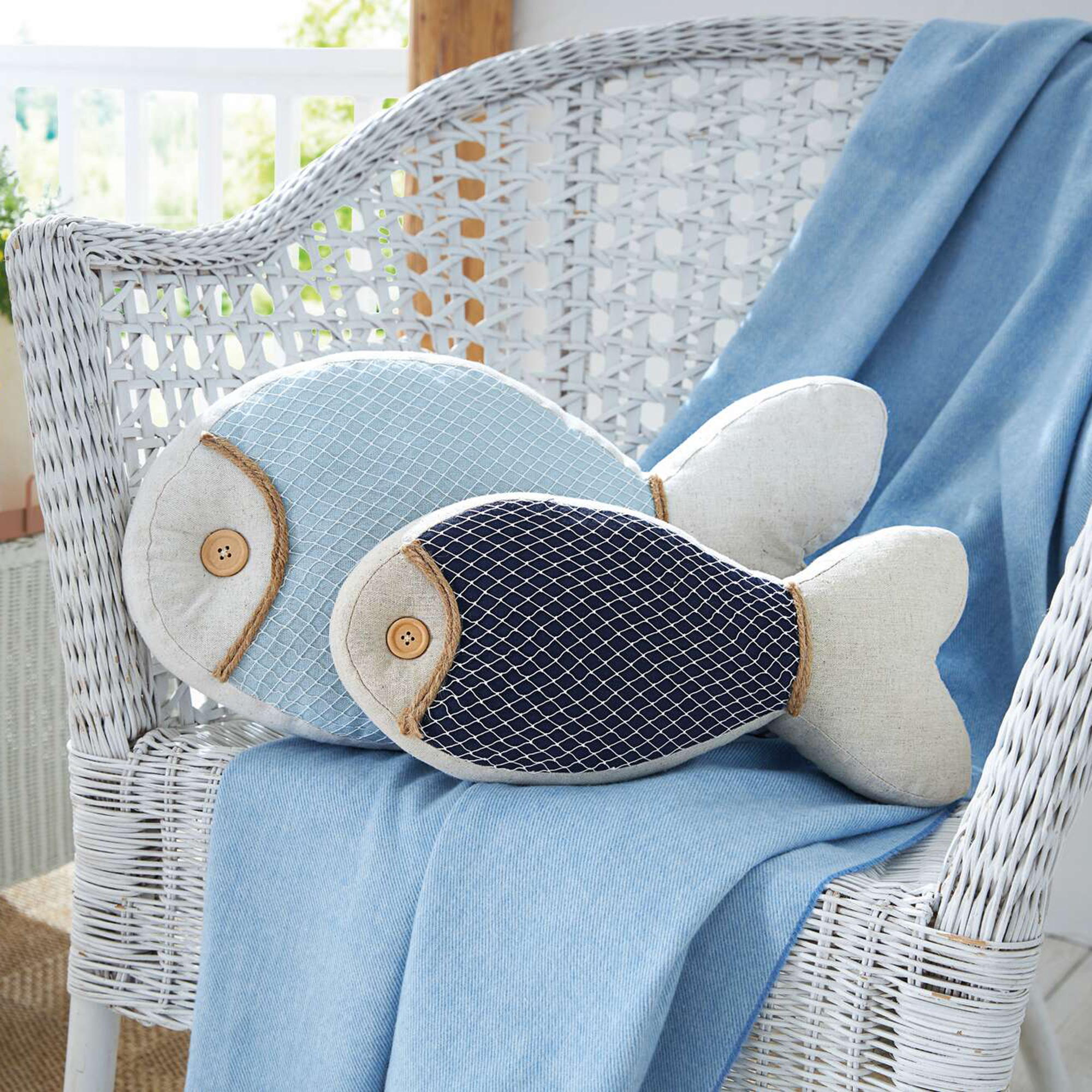 Acheter Lot de 2 coussins décoratifs "poisson"  dans la boutique en ligne de Frank Flechtwaren