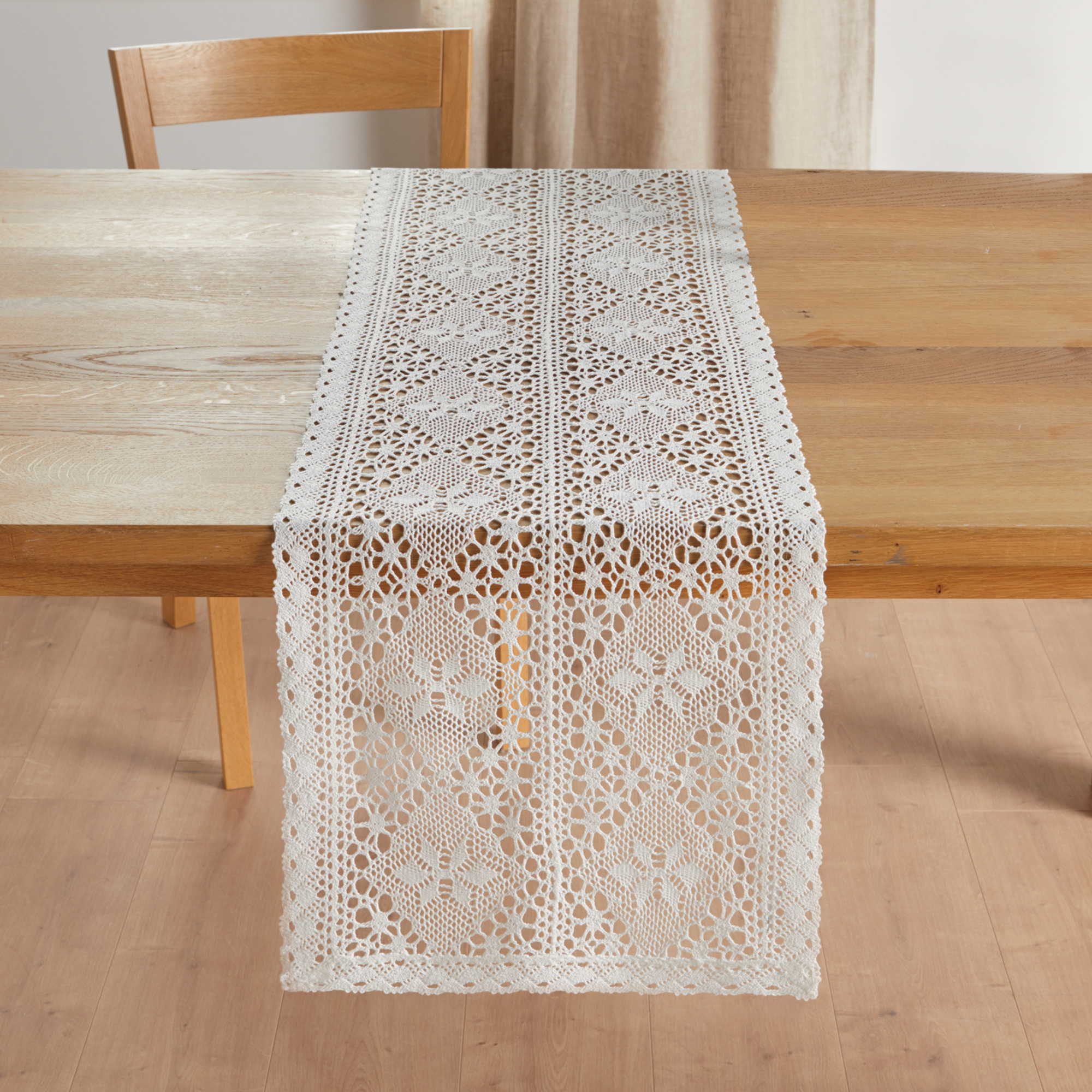 Acheter Chemin de table "fleurs crochetées"  dans la boutique en ligne de Frank Flechtwaren