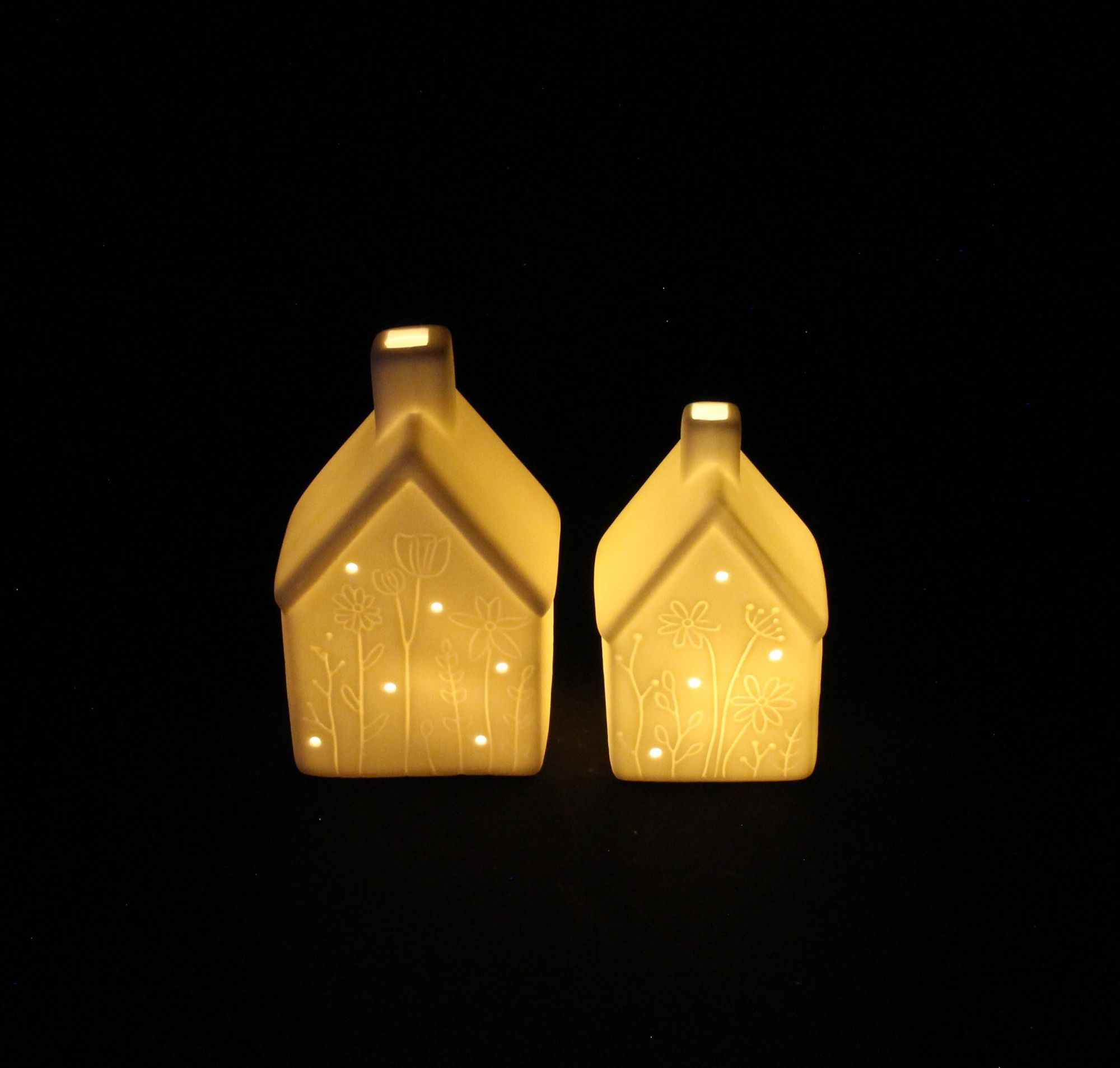 Acheter Lot de 2 maisons LED "prairie fleurie"  dans la boutique en ligne de Frank Flechtwaren pour Décorations de table LED