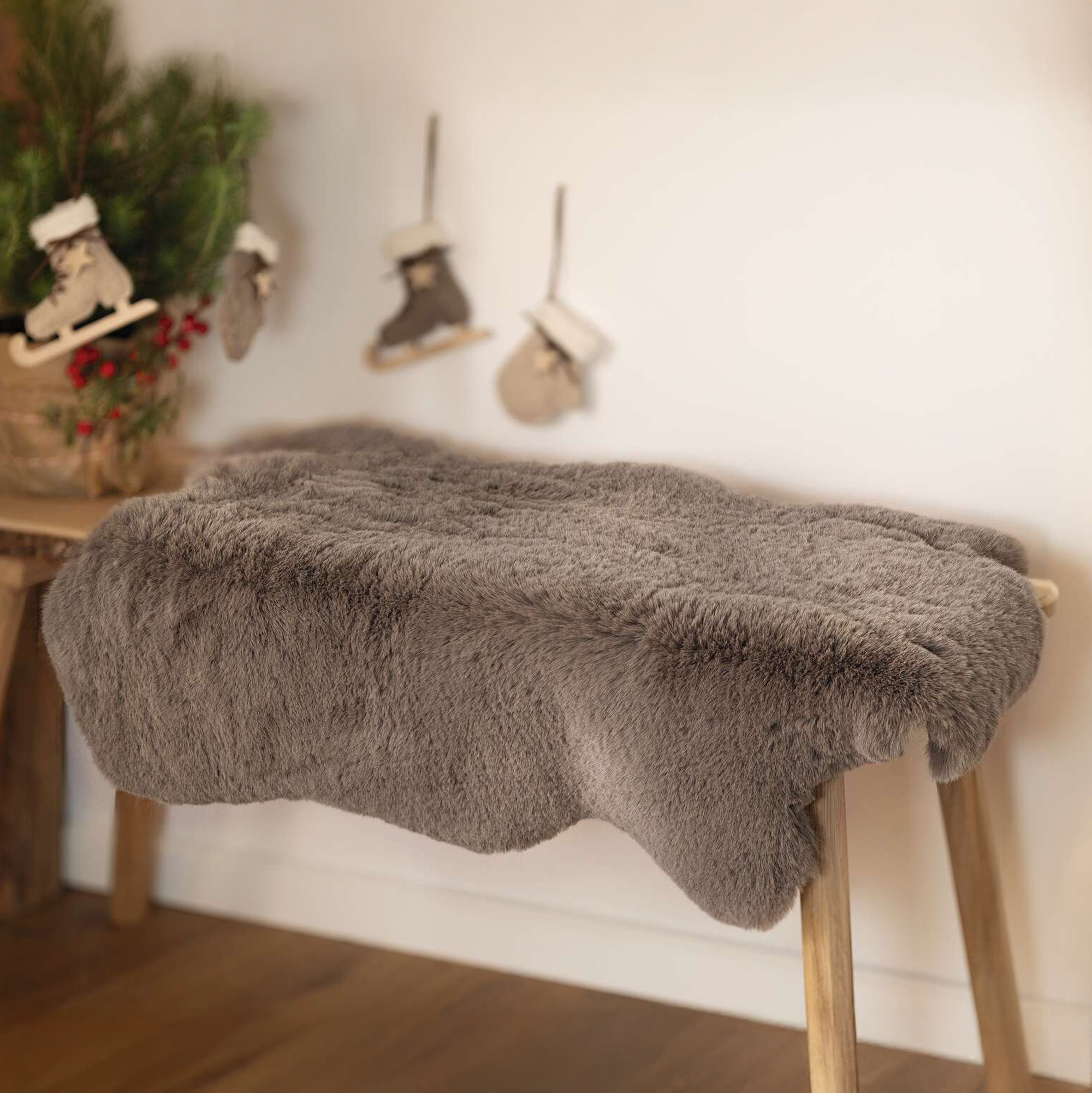 Acheter Fourrure synthétique "taupe"  dans la boutique en ligne de Frank Flechtwaren