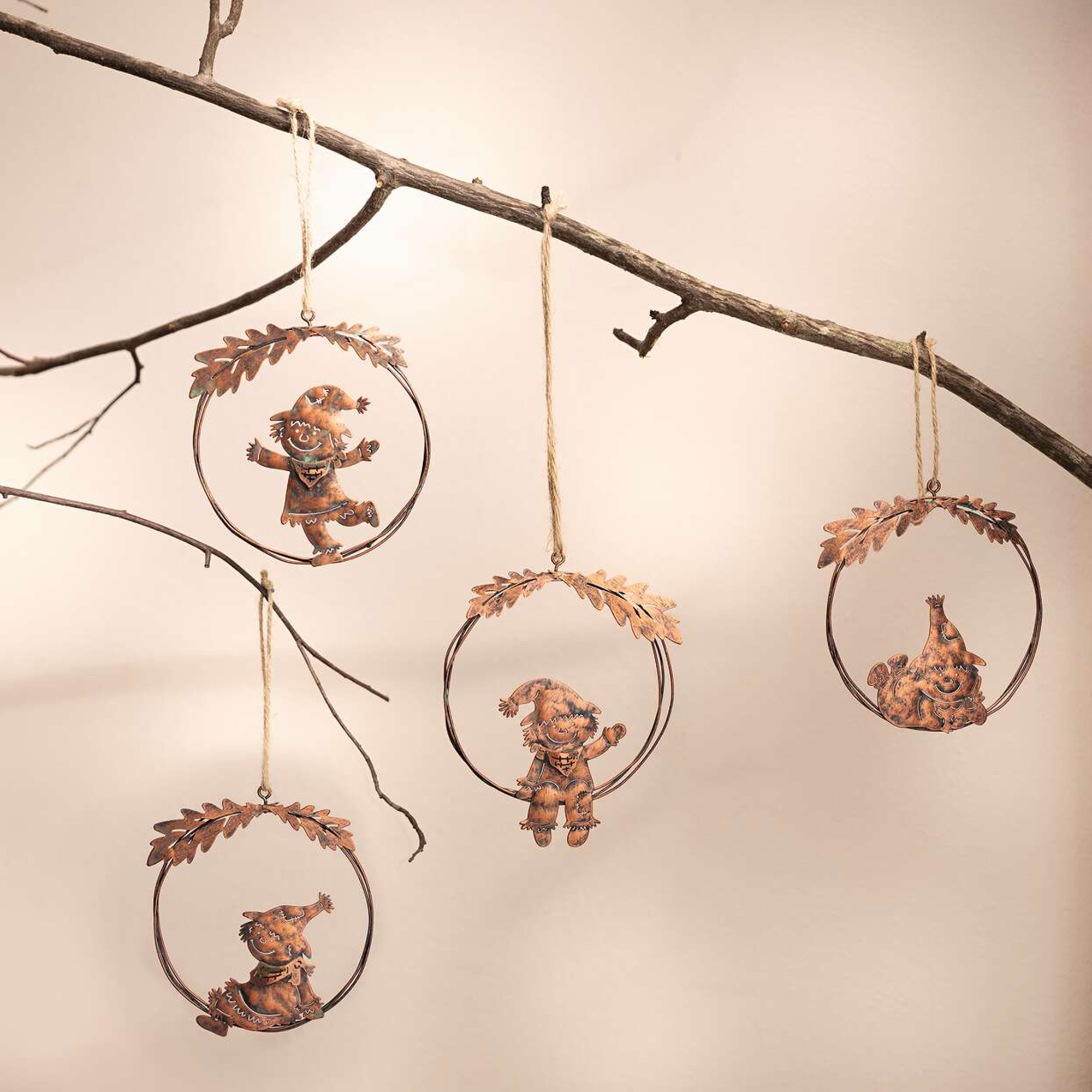 Acheter Lot de 4 suspensions "épouvantail"  dans la boutique en ligne de Frank Flechtwaren