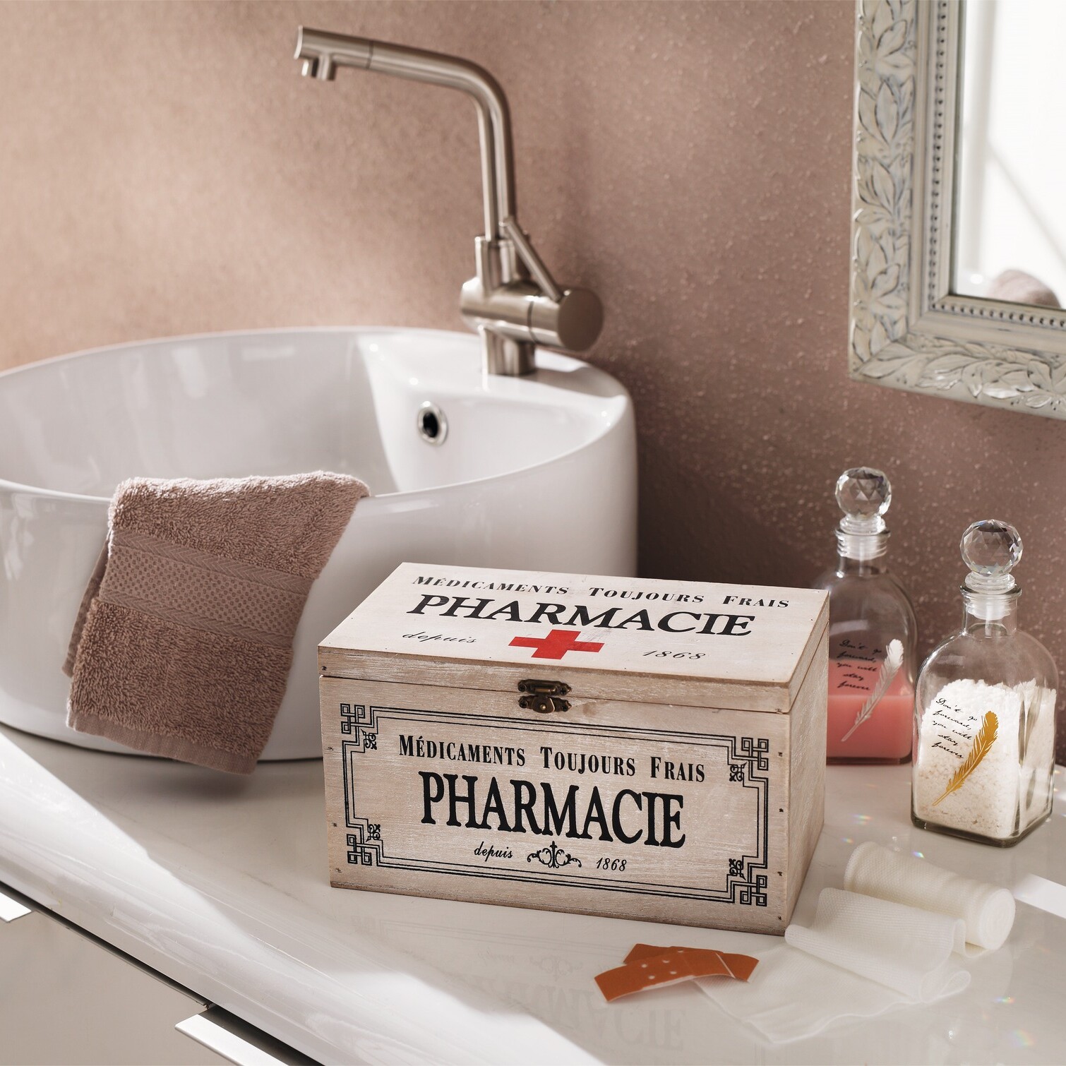 Acheter Boîte de décoration "pharmacie"  dans la boutique en ligne de Frank Flechtwaren