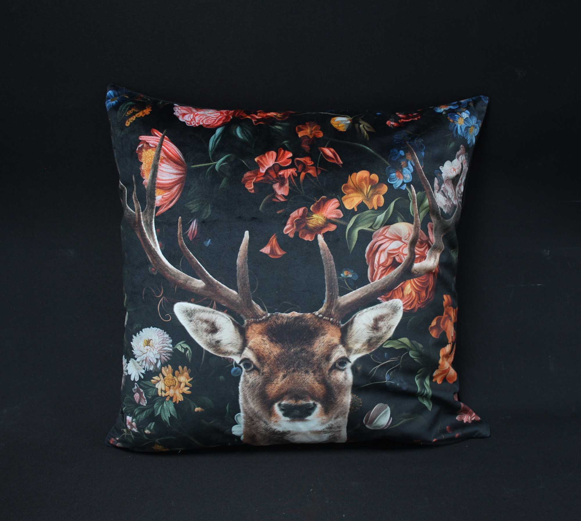 Acheter Housse de coussin "cerf fleuri" dans la boutique en ligne de Frank Flechtwaren pour Remplissages Acheter Housse de coussin "cerf fleuri" dans la boutique en ligne de Frank Flechtwaren pour Remplissages