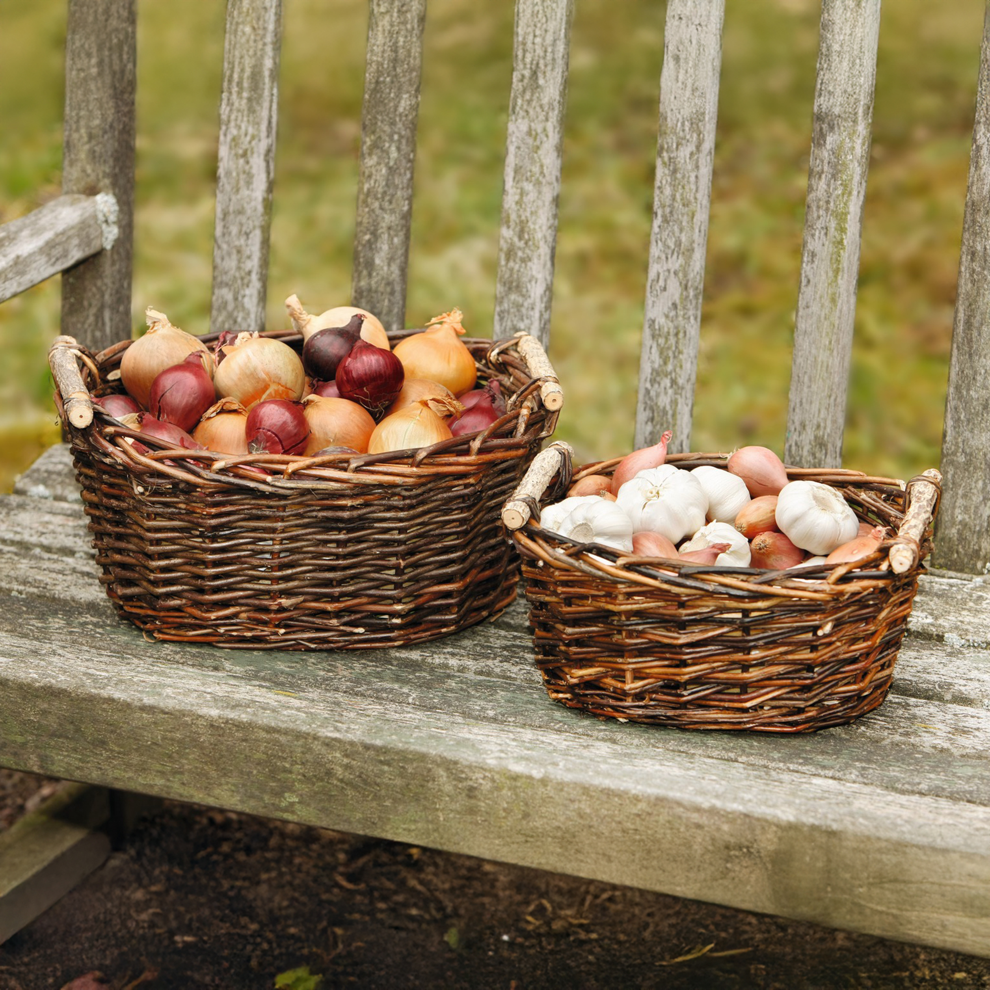 Acheter Panier de rangement "poignées en bois" PM  dans la boutique en ligne de Frank Flechtwaren