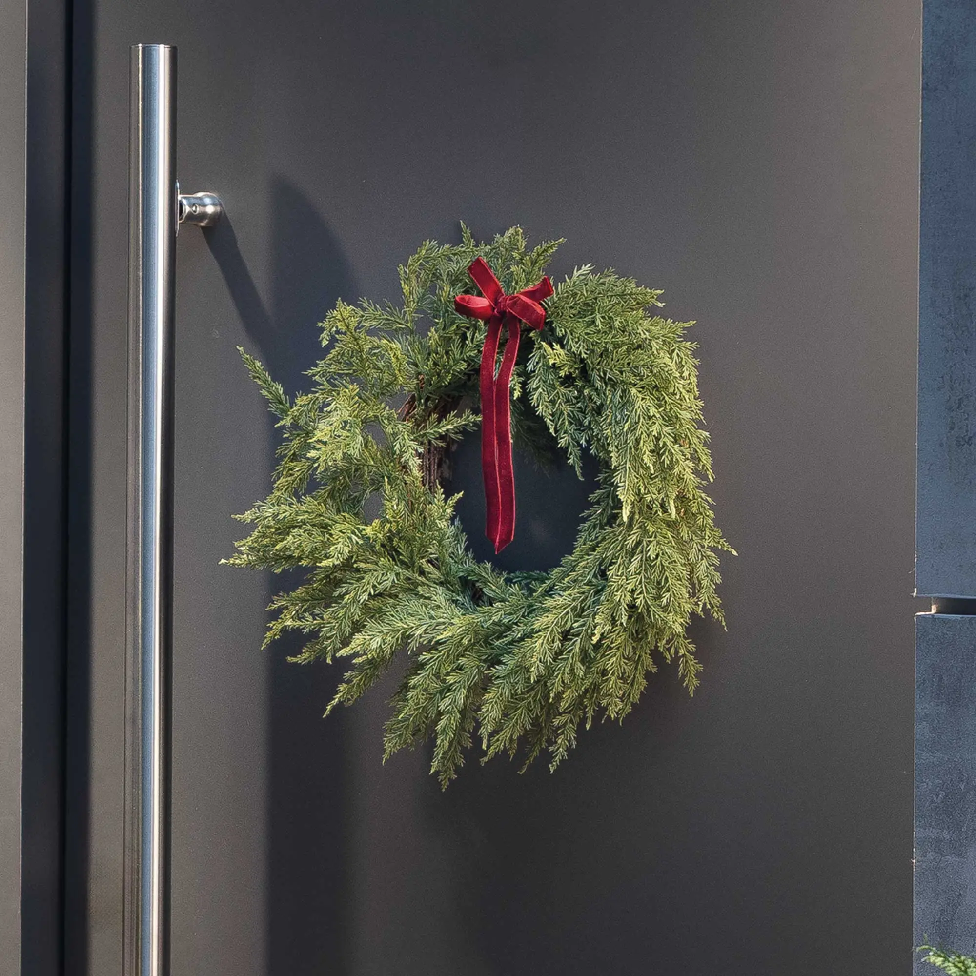 Acheter Couronne « Branches de cyprès »  dans la boutique en ligne de Frank Flechtwaren pour Couronnes de Noël