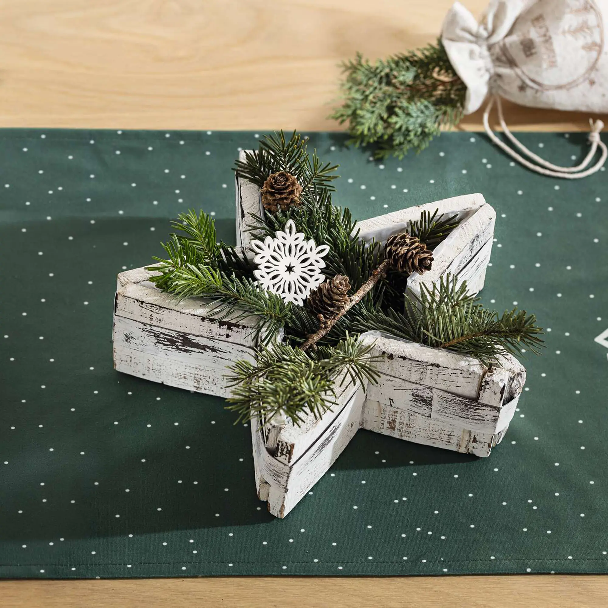 Acheter Jardinière "étoile blanche"  dans la boutique en ligne de Frank Flechtwaren pour Étoiles
