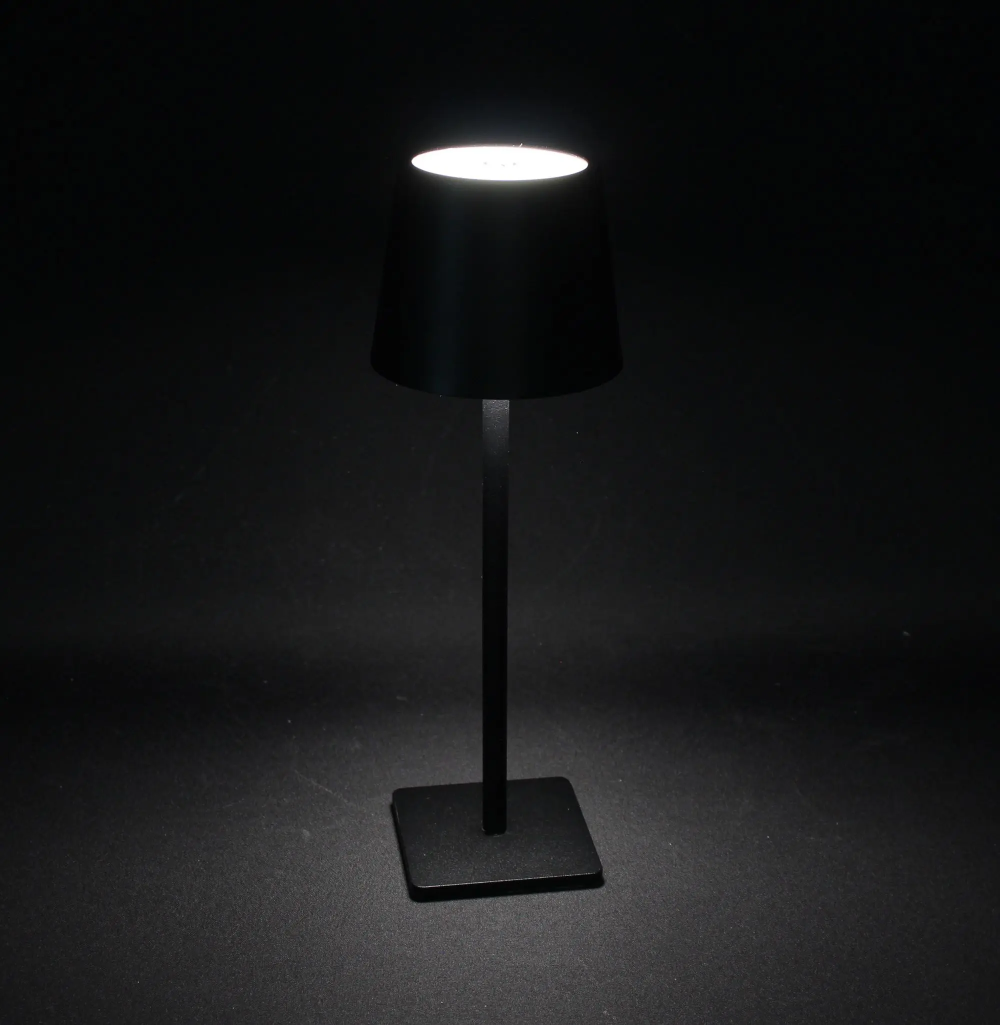 Acheter Lampe de table LED « Black Touch » dans la boutique en ligne de Frank Flechtwaren pour Éclairage LED