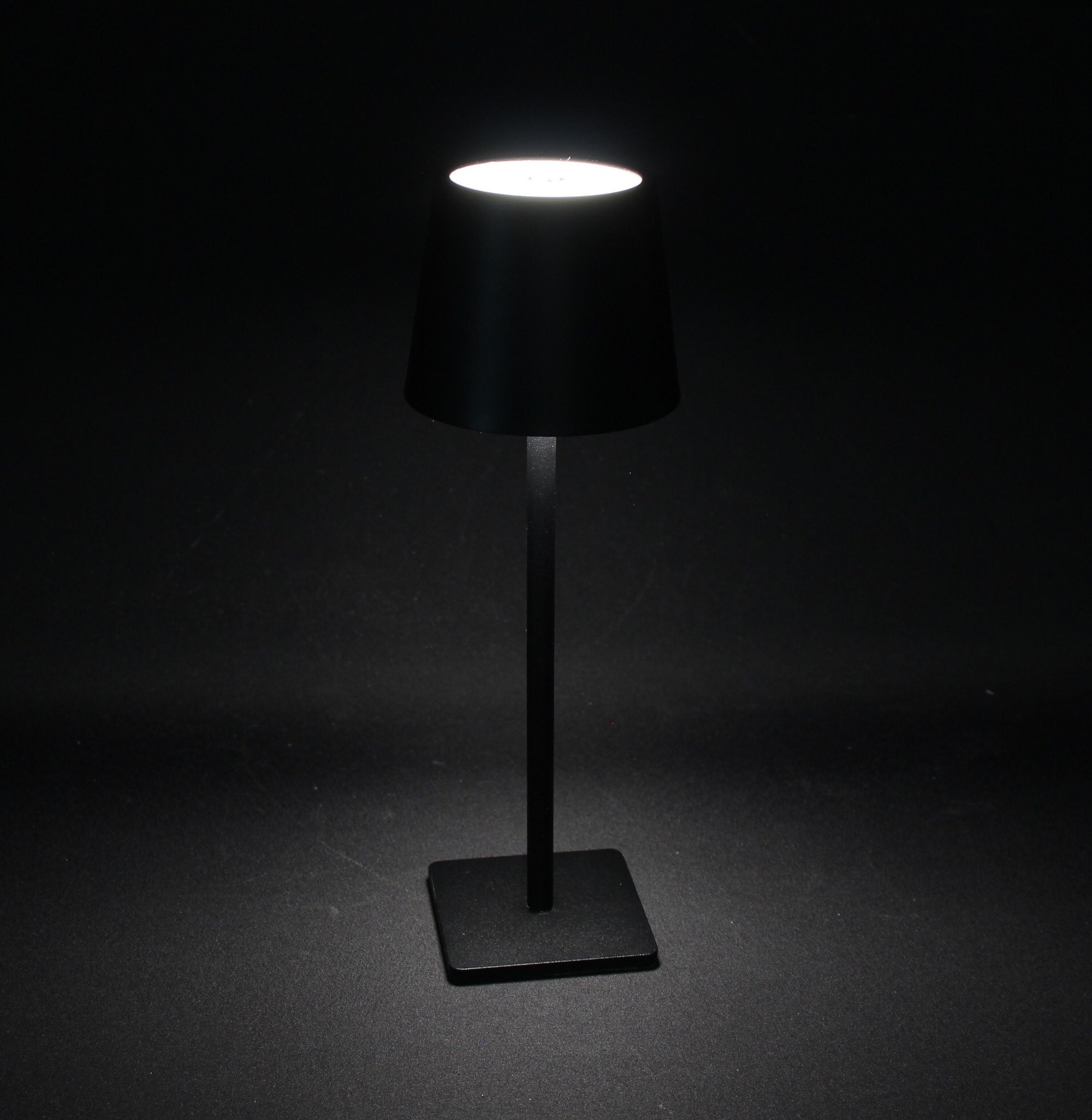 Acheter Lampe de table LED « Black Touch » dans la boutique en ligne de Frank Flechtwaren pour Éclairage LED