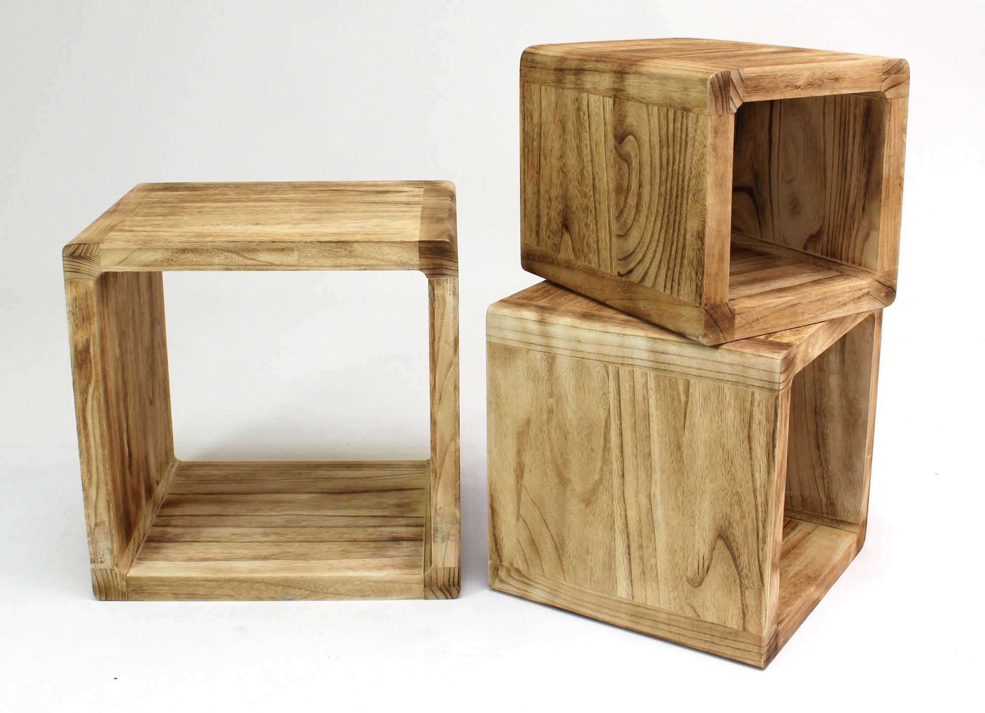 Acheter Lot de 3 étagères cube "flammé" dans la boutique en ligne de Frank Flechtwaren pour FRANK 1885 Acheter Lot de 3 étagères cube "flammé" dans la boutique en ligne de Frank Flechtwaren pour FRANK 1885