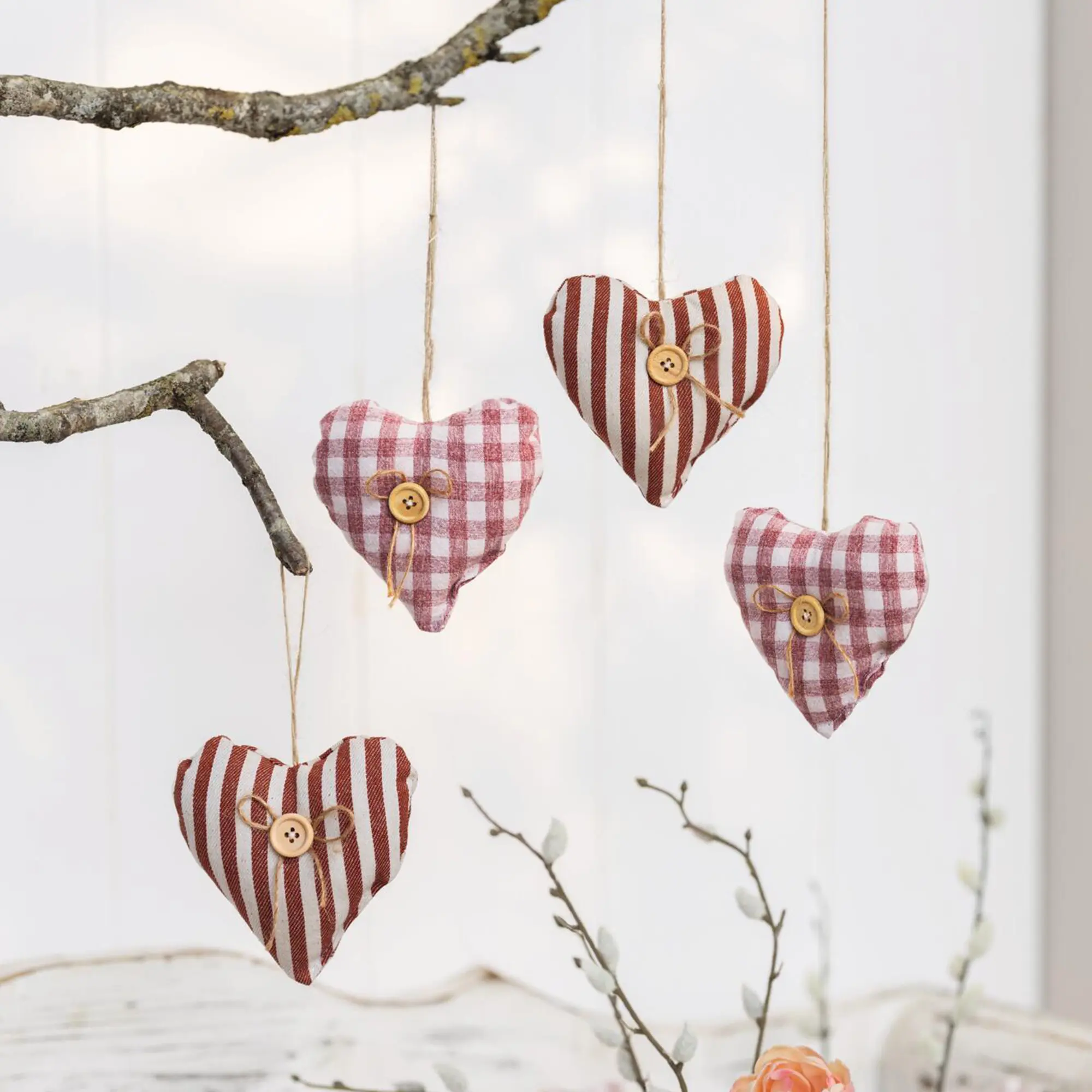 Acheter Lot de 4 suspensions "coeurs boutons"  dans la boutique en ligne de Frank Flechtwaren