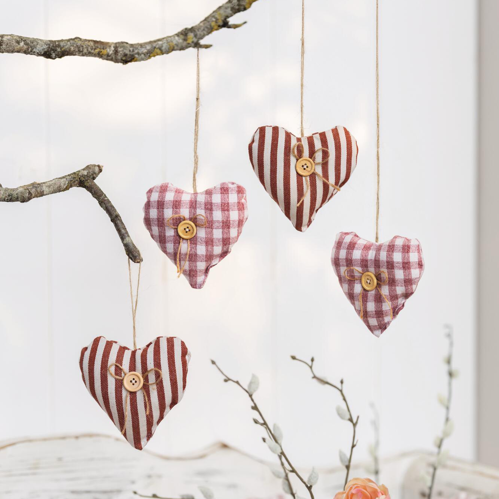 Acheter Lot de 4 suspensions "coeurs boutons"  dans la boutique en ligne de Frank Flechtwaren