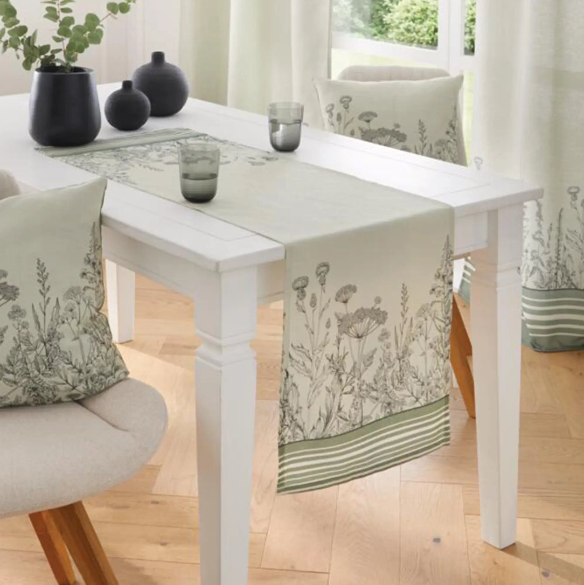 Acheter Chemin de table "fleurs des champs"  dans la boutique en ligne de Frank Flechtwaren