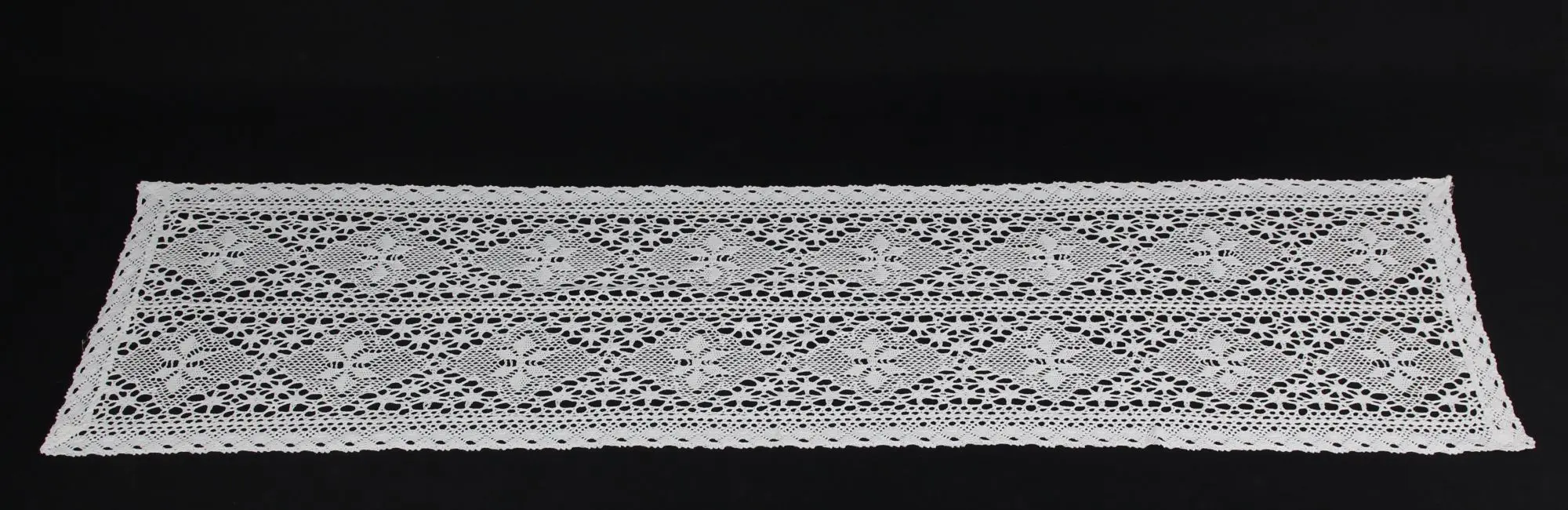 Acheter Chemin de table "fleurs crochetées"  dans la boutique en ligne de Frank Flechtwaren pour Chemins de table