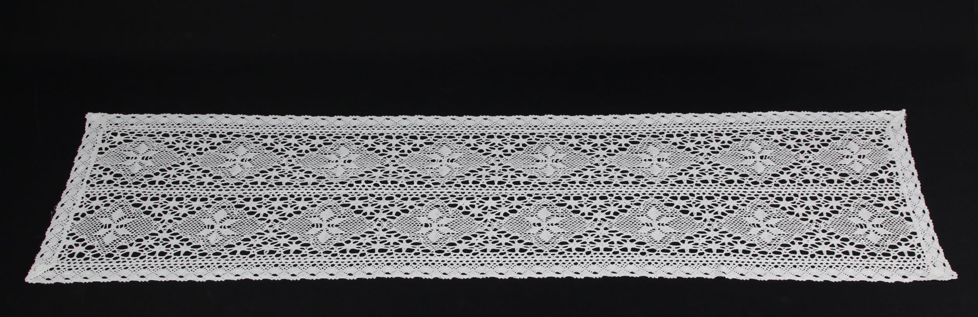 Acheter Chemin de table "fleurs crochetées"  dans la boutique en ligne de Frank Flechtwaren pour Chemins de table