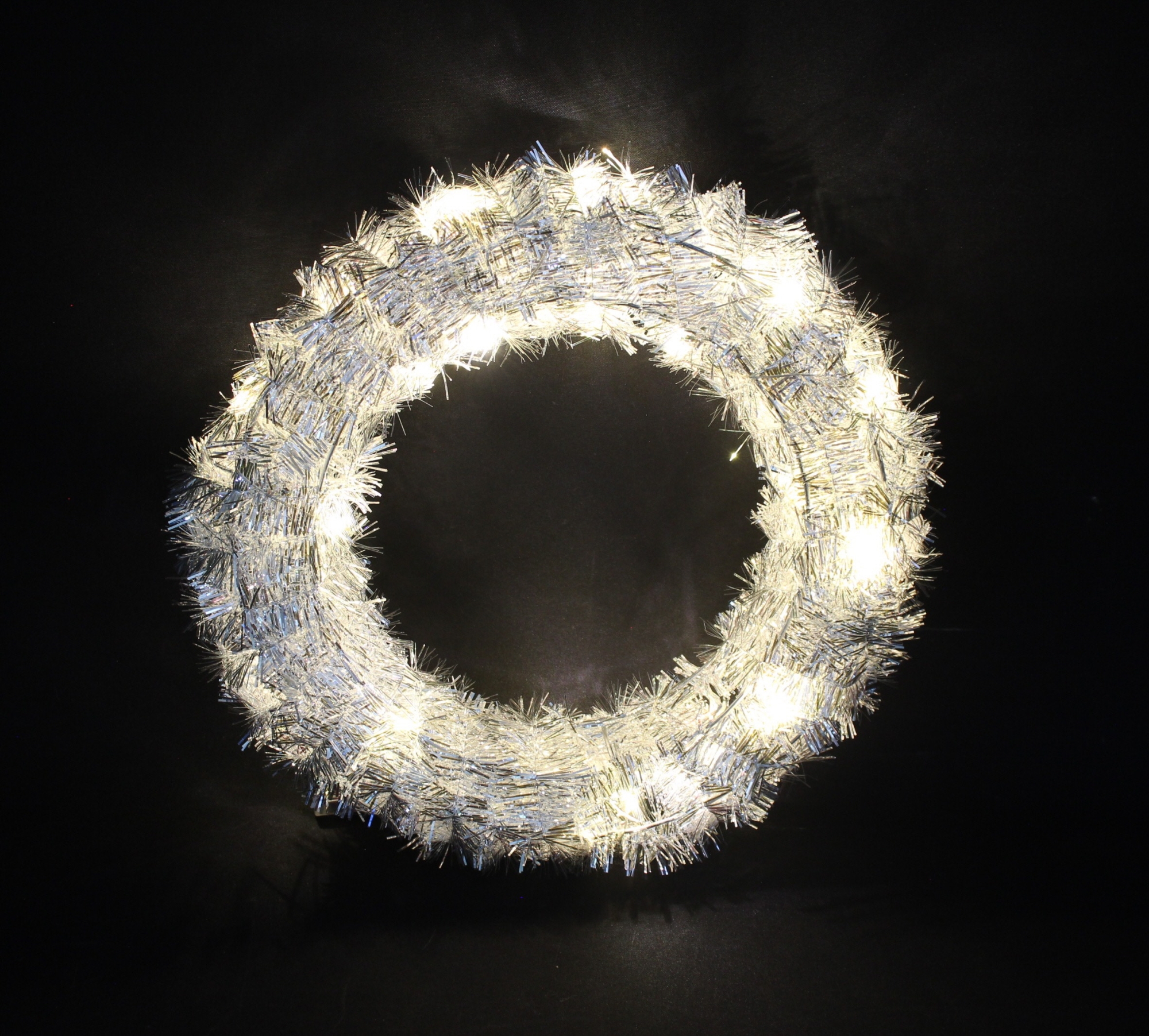 Acheter Couronne LED "scintillement argenté"  dans la boutique en ligne de Frank Flechtwaren pour Couronnes de Noël