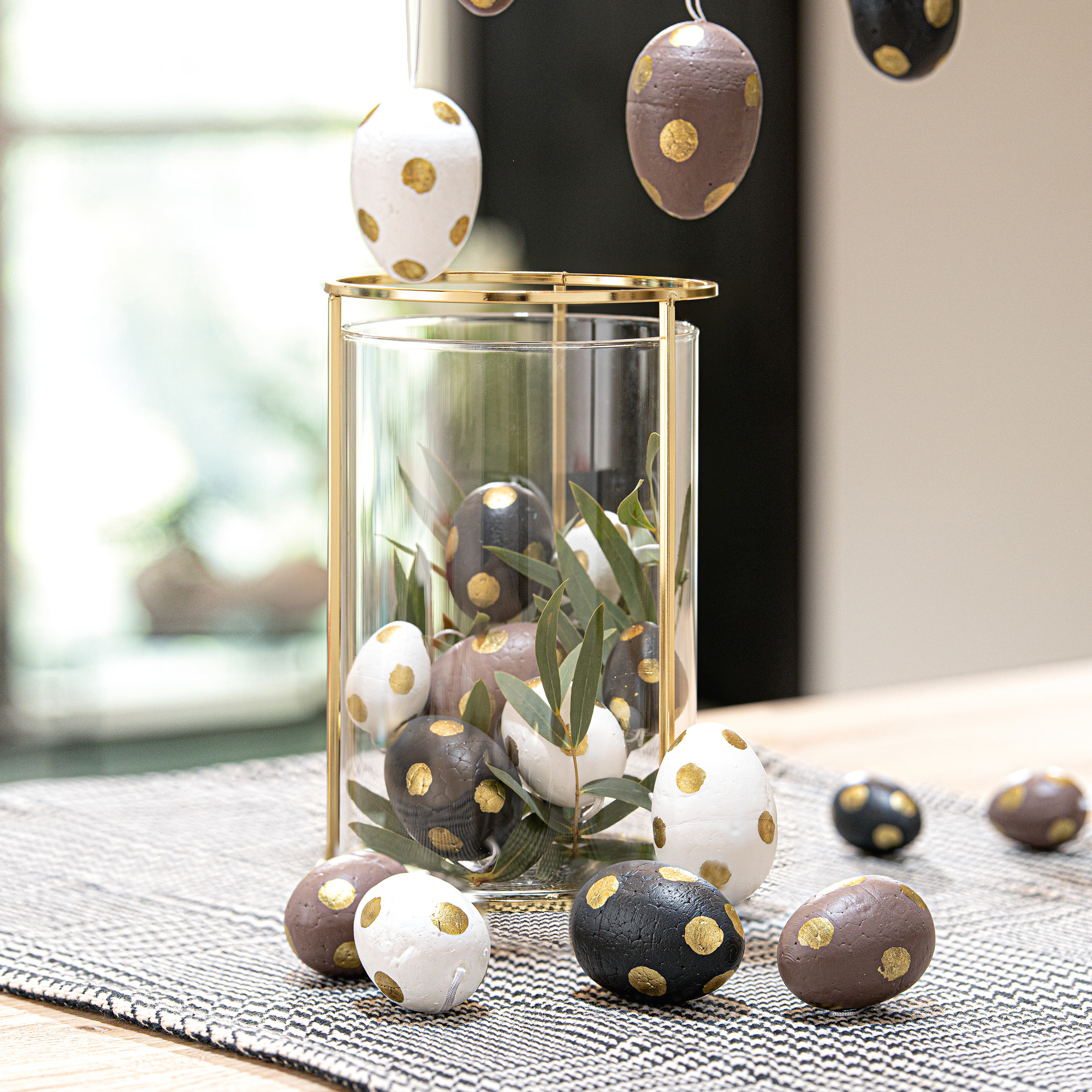 Acheter Lot de 18 oeufs décoratifs "pois dorés"  dans la boutique en ligne de Frank Flechtwaren