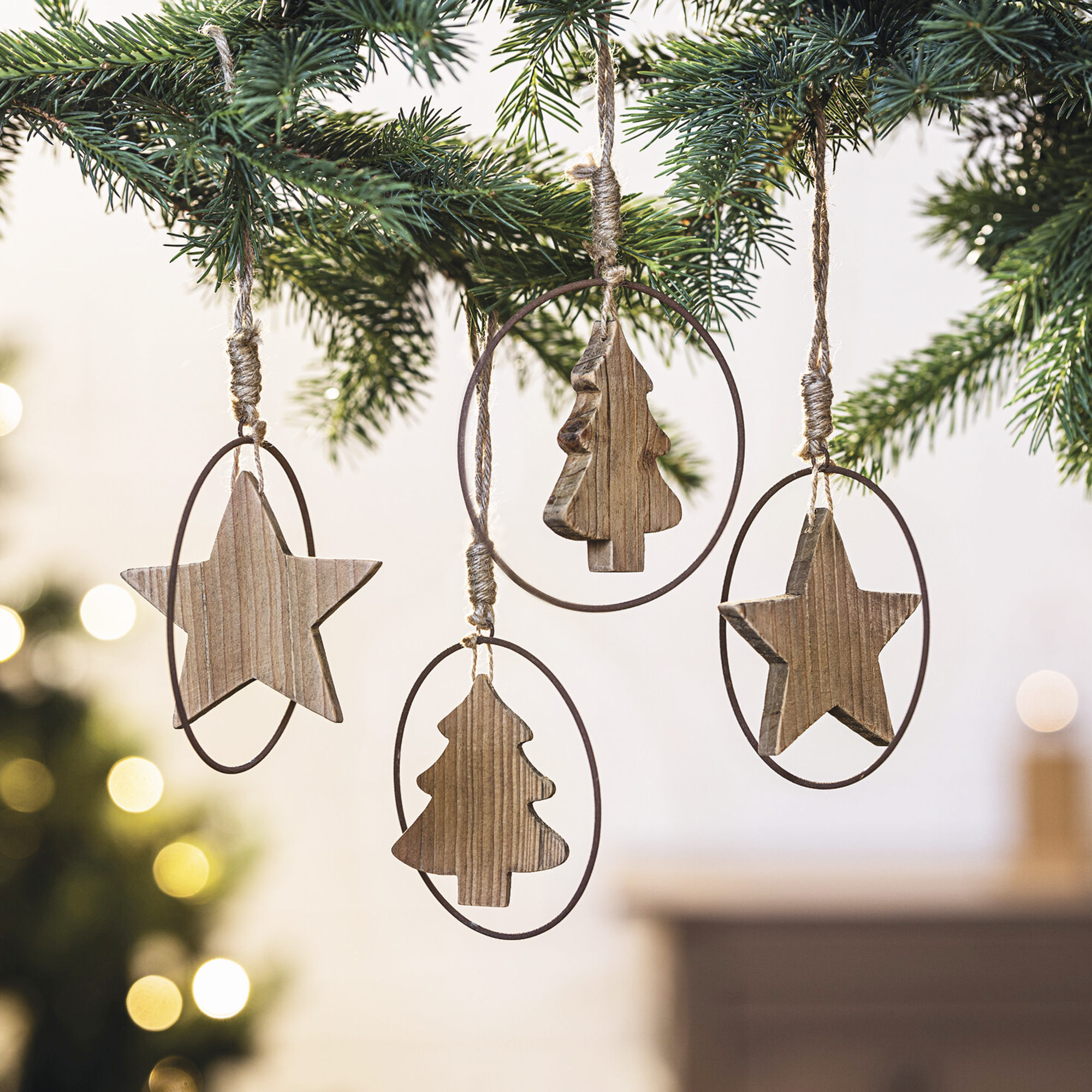 Acheter Lot de 4 suspensions de Noël "étoile &amp; sapin"  dans la boutique en ligne de Frank Flechtwaren pour Noël