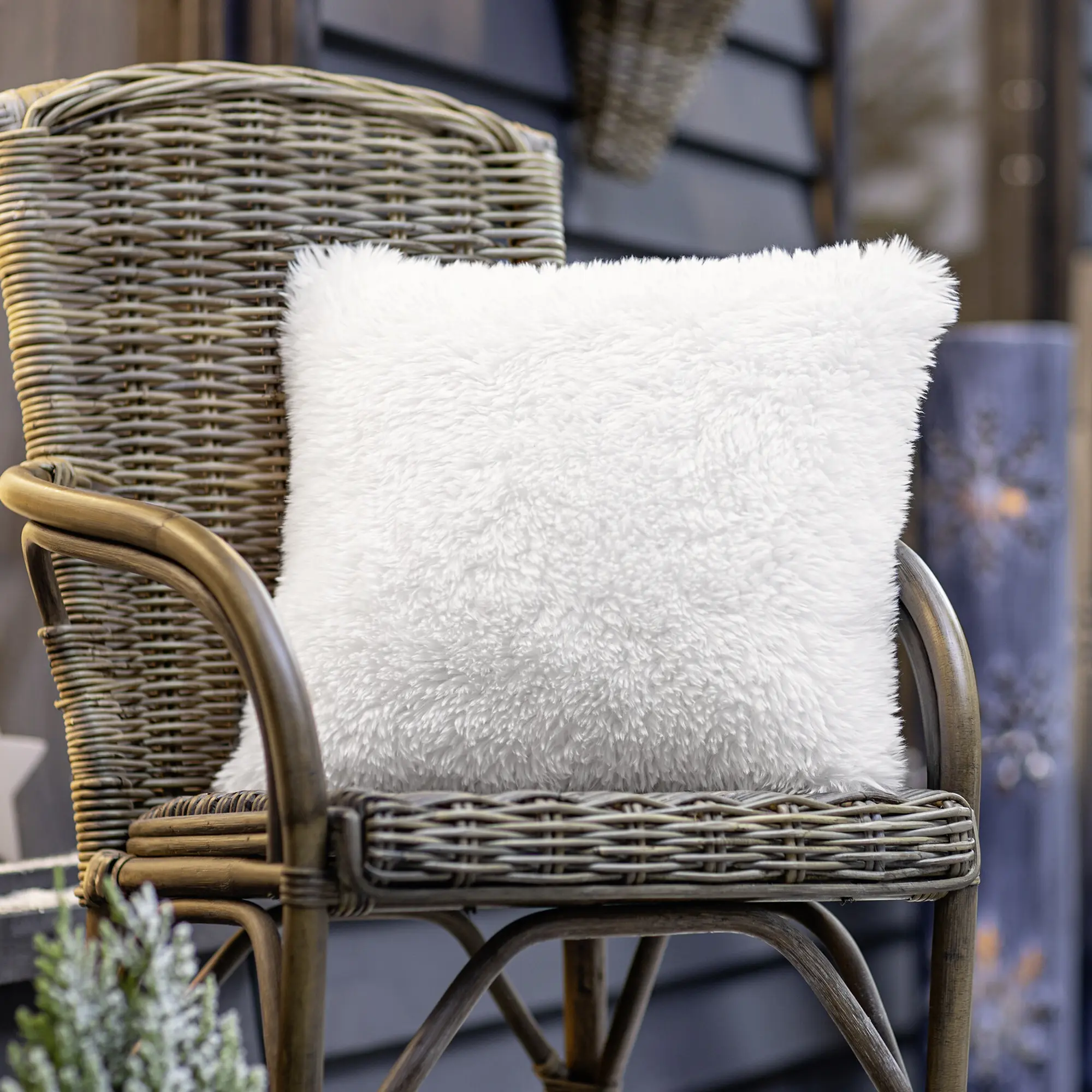 Acheter Housse de coussin "Offwhite"  dans la boutique en ligne de Frank Flechtwaren pour Fourrures &amp; peaux synthétiques