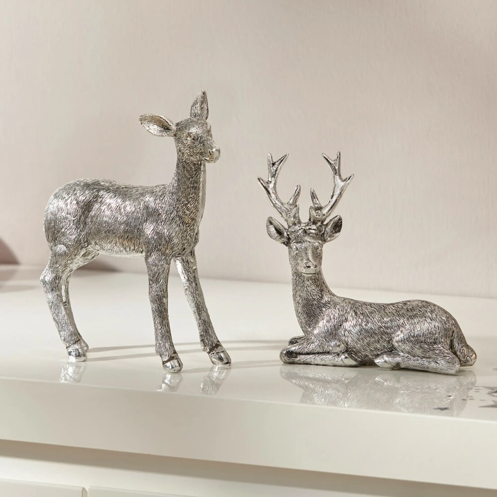 Acheter Lot de 2 figurines "biche et cerf"  dans la boutique en ligne de Frank Flechtwaren