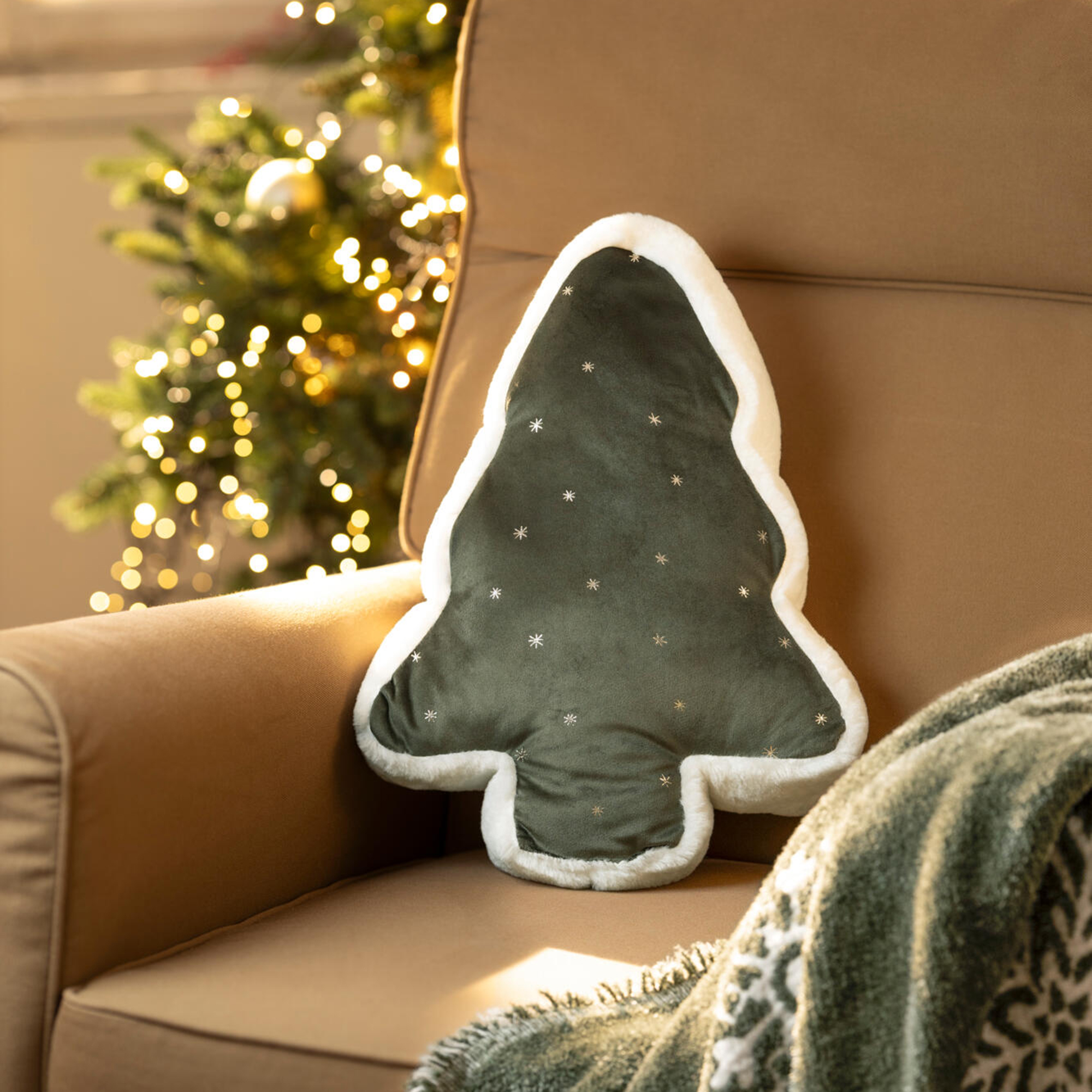 Acheter Coussin décoratif « Sapin de Noël »  dans la boutique en ligne de Frank Flechtwaren pour Coussins &amp; remplissages